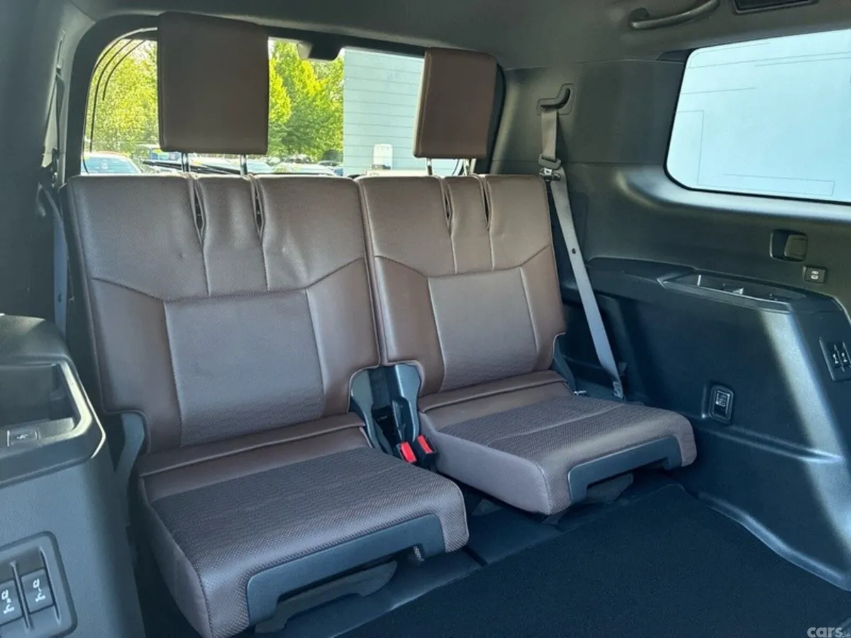 Toyota Land Cruiser Estate, Diesel, 2025, Grey