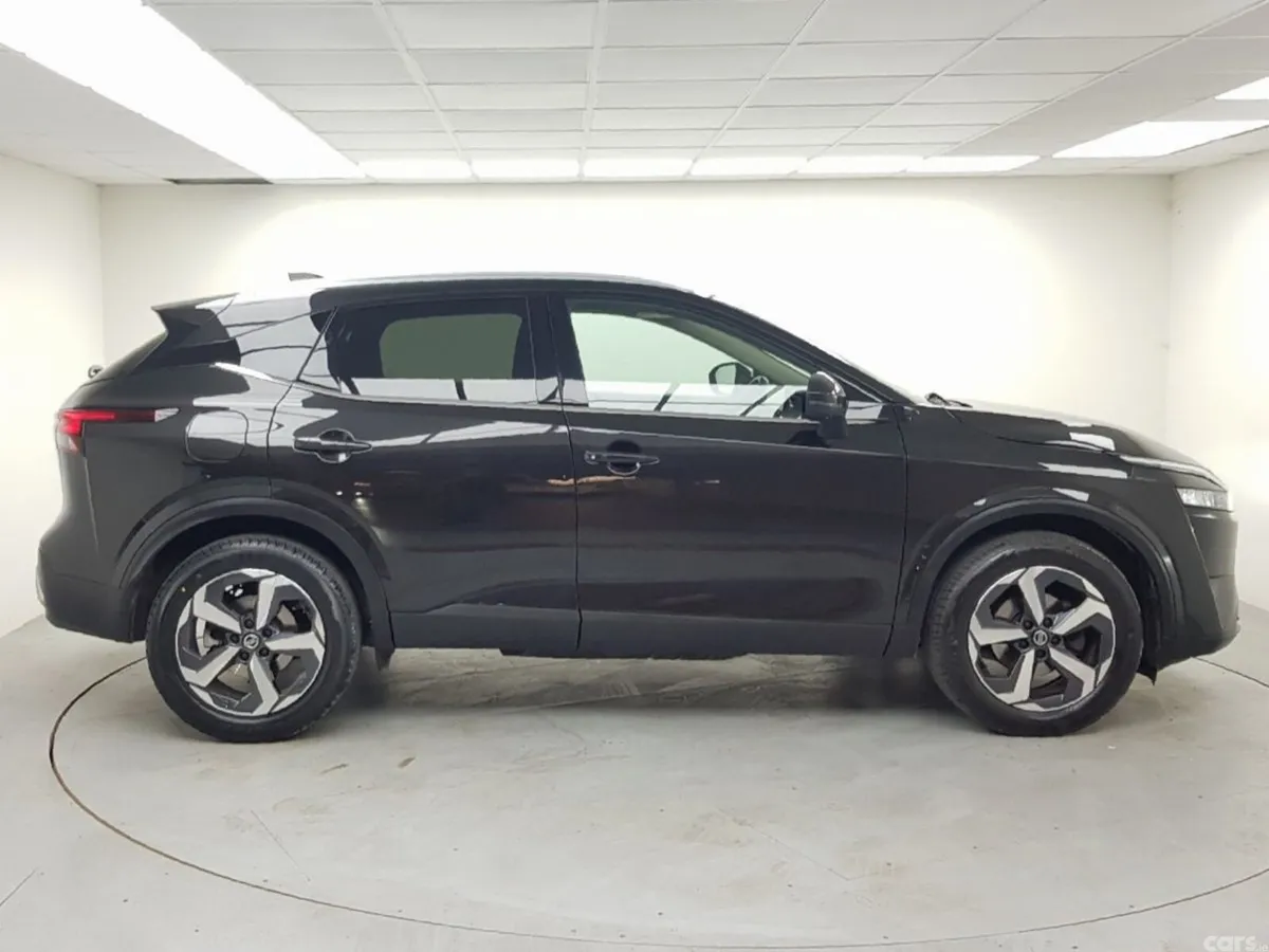 Nissan Qashqai MPV, Petrol, 2021, Black
