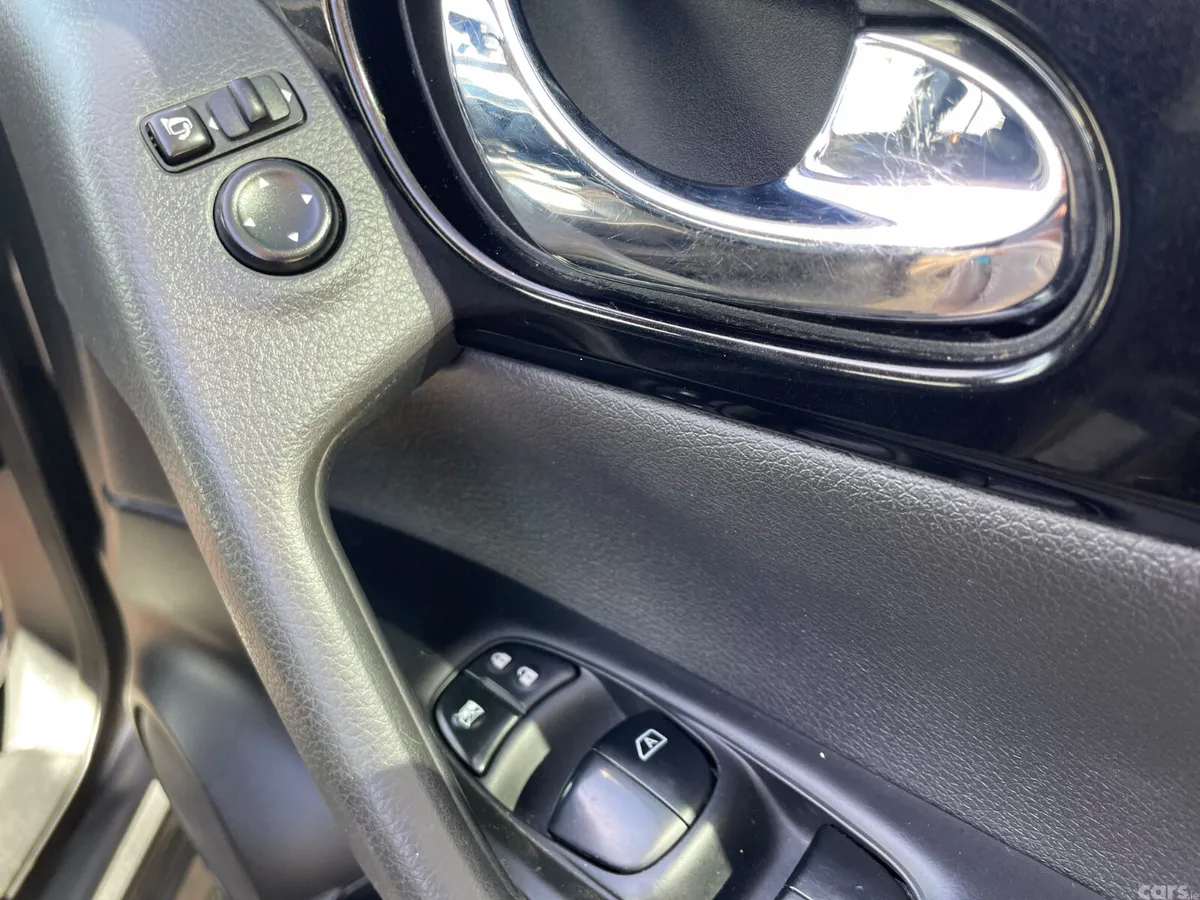 Nissan Qashqai SUV, Diesel, 2017, Grey