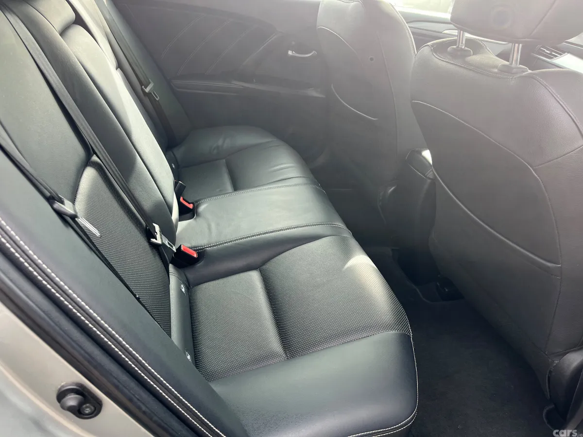 Toyota Avensis Saloon, Diesel, 2016, Grey