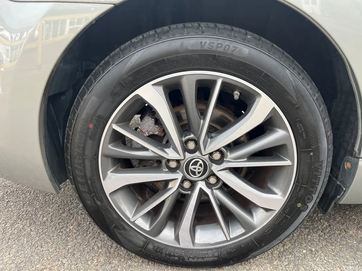 Toyota Avensis Saloon, Diesel, 2016, Grey