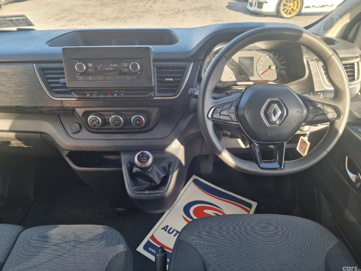 Renault Trafic MPV, Diesel, 2024, White