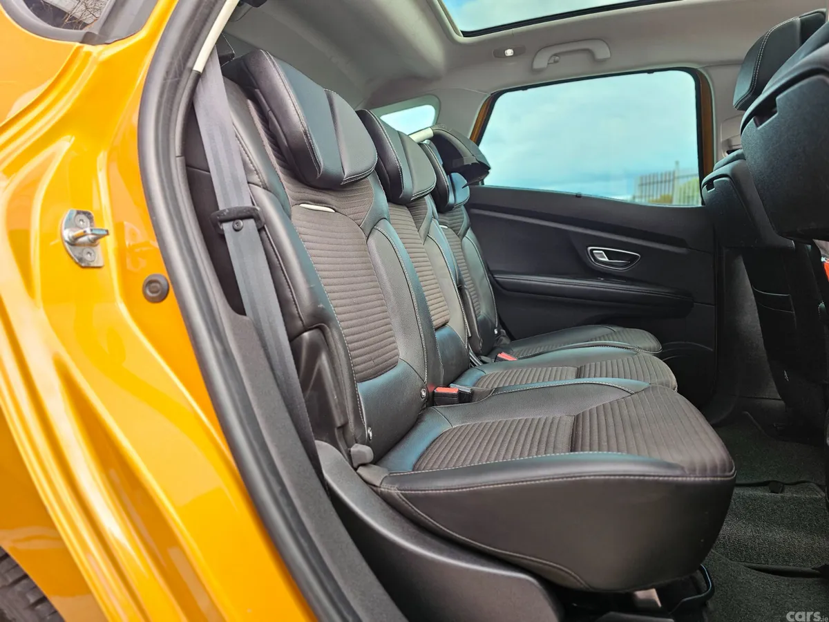 Renault Scenic MPV, Diesel, 2017, Yellow