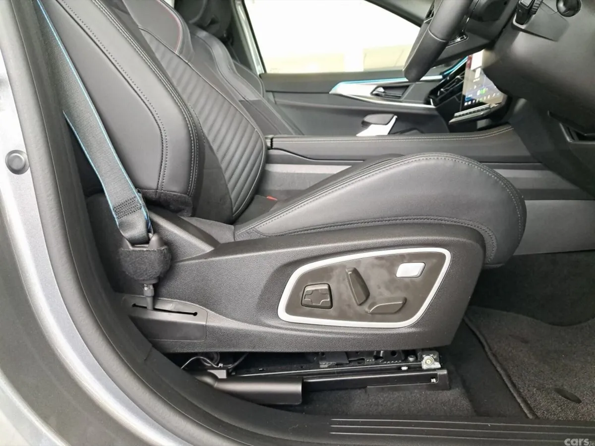Renault Rafale SUV, Petrol Hybrid, 2025, Grey