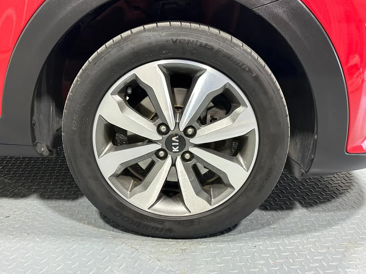 Kia Stonic Hatchback, Petrol, 2021, Red