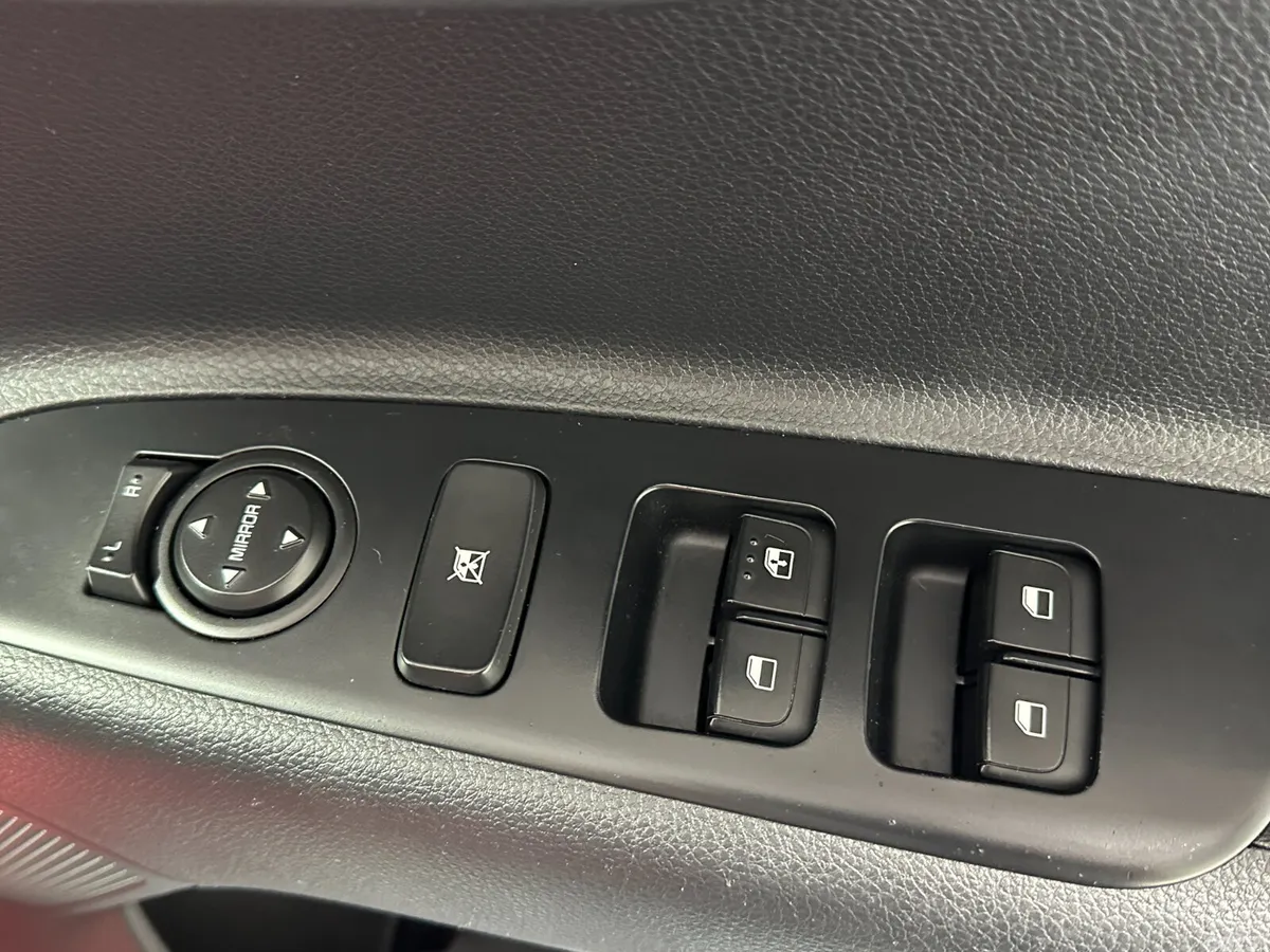 Kia Stonic Hatchback, Petrol, 2021, Red