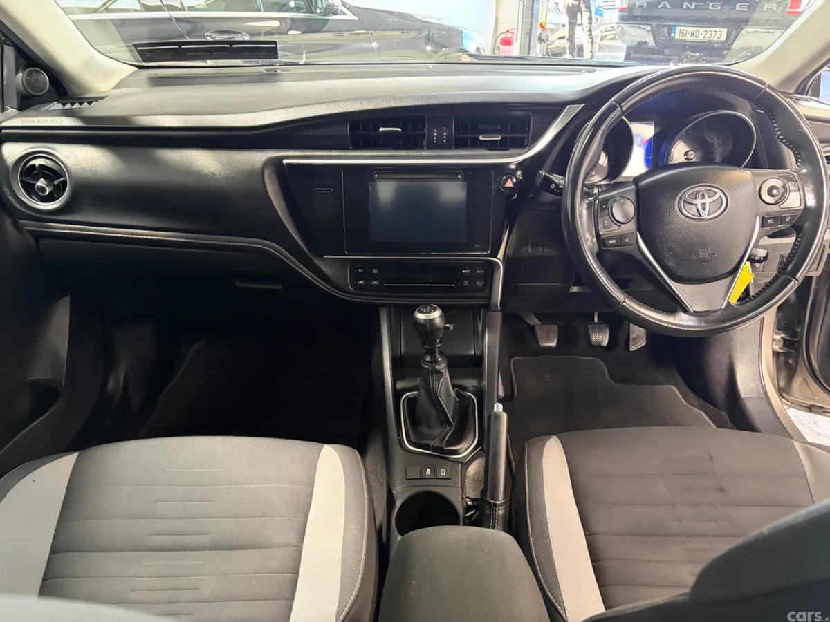 Toyota Auris Estate/Jeep, Petrol, 2018, Grey