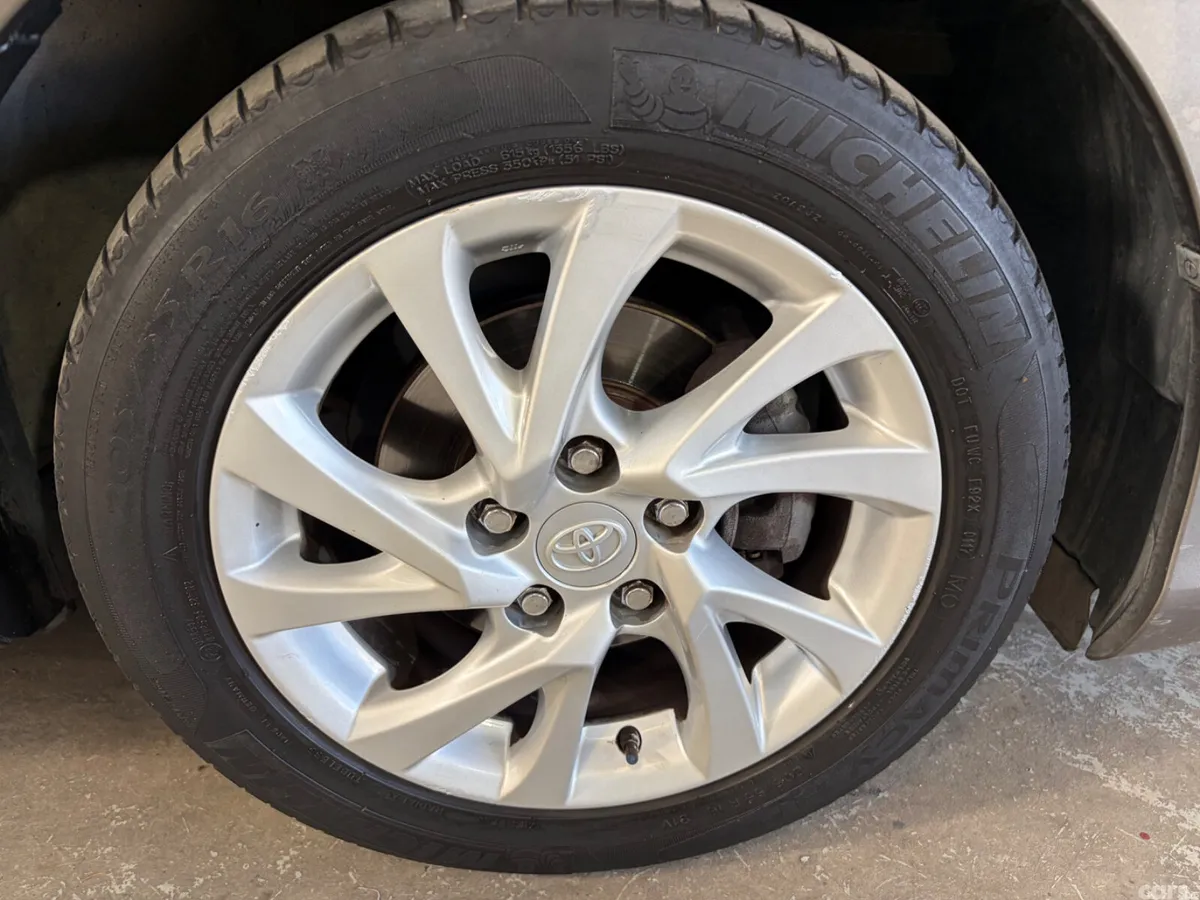 Toyota Auris Estate/Jeep, Petrol, 2018, Grey