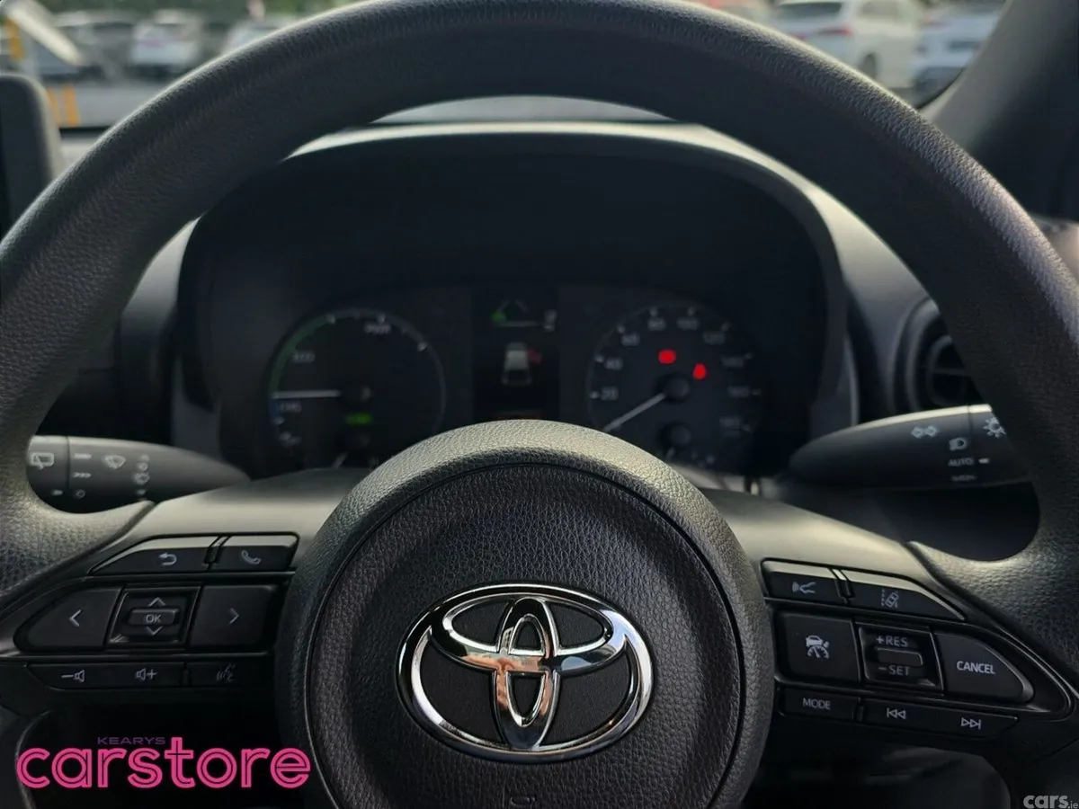 Toyota Yaris Hatchback, Petrol Hybrid, 2021, Brown