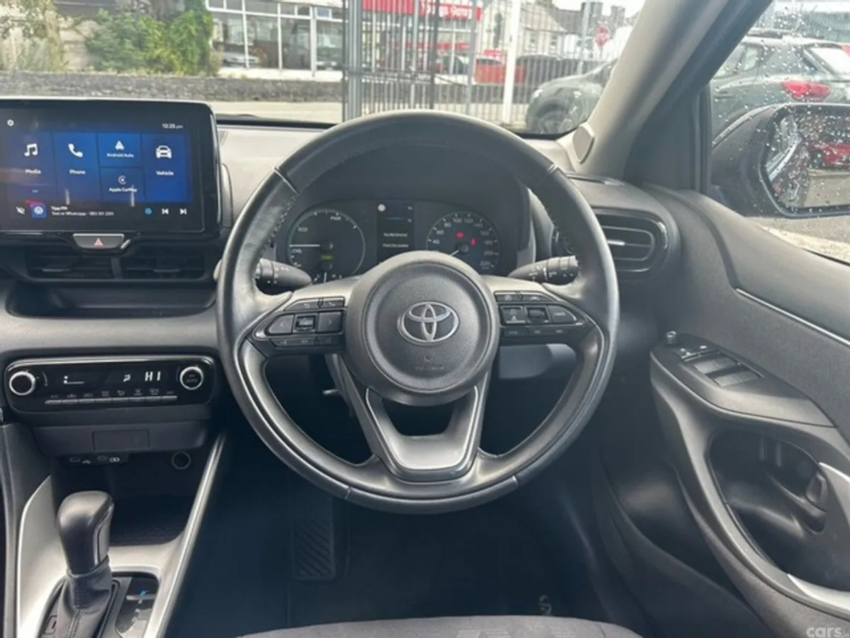 Toyota Yaris Hatchback, Petrol Hybrid, 2025, Grey
