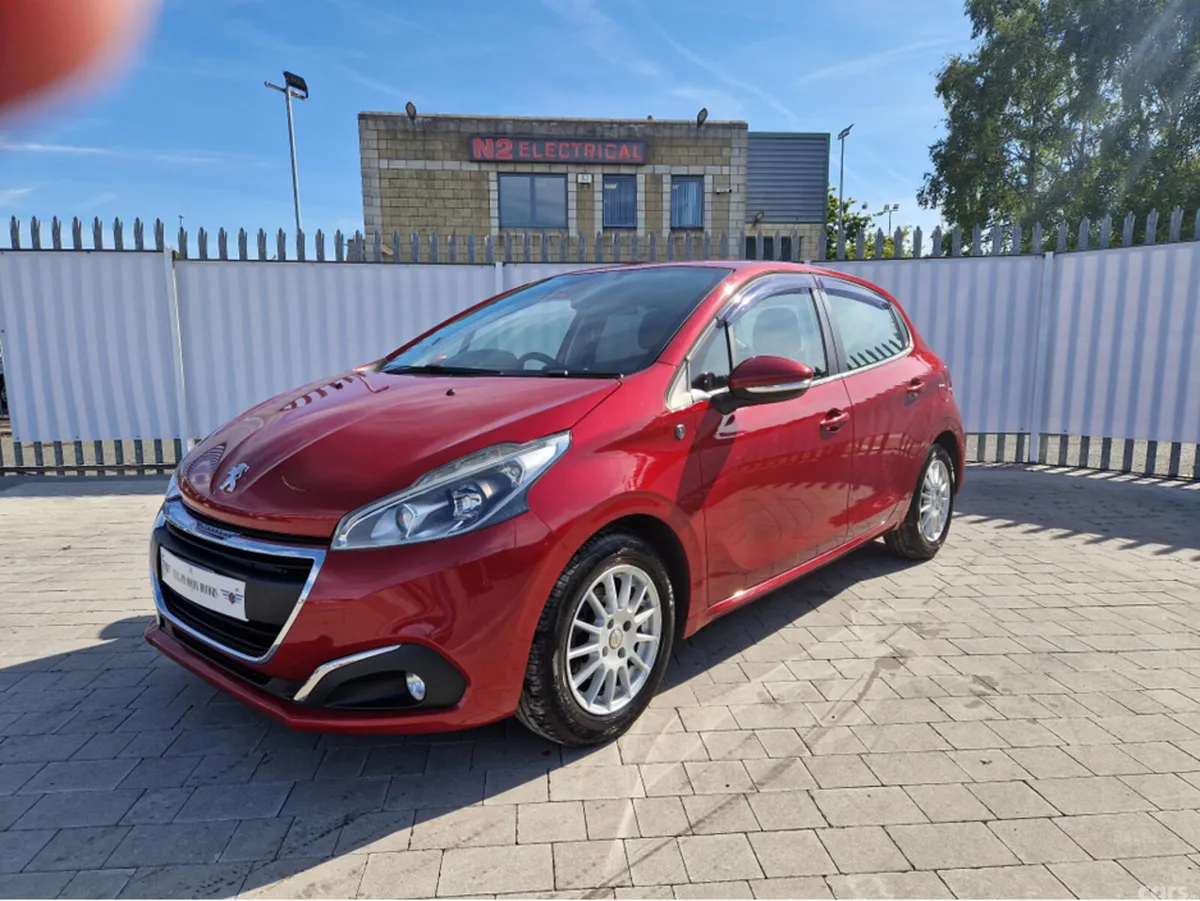 Peugeot 208 Hatchback, Petrol, 2018, Red