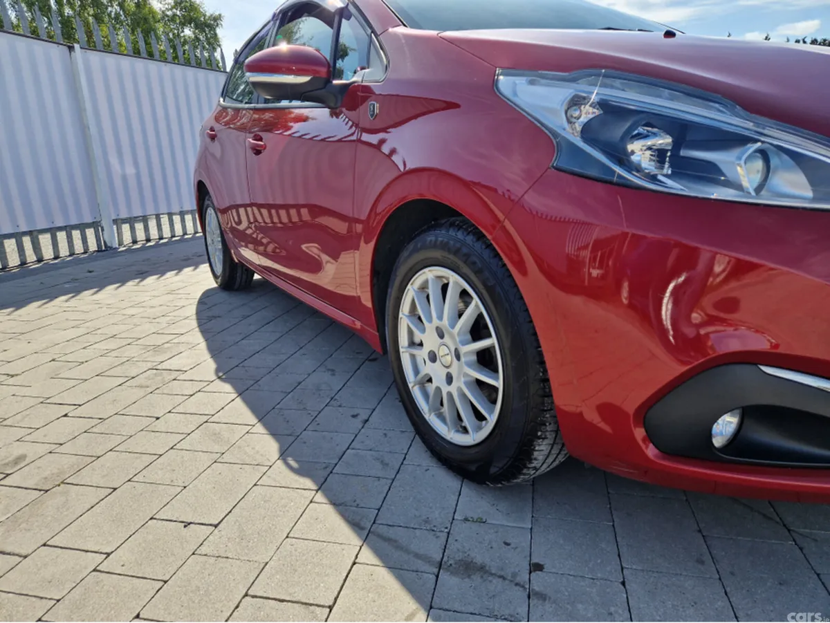 Peugeot 208 Hatchback, Petrol, 2018, Red