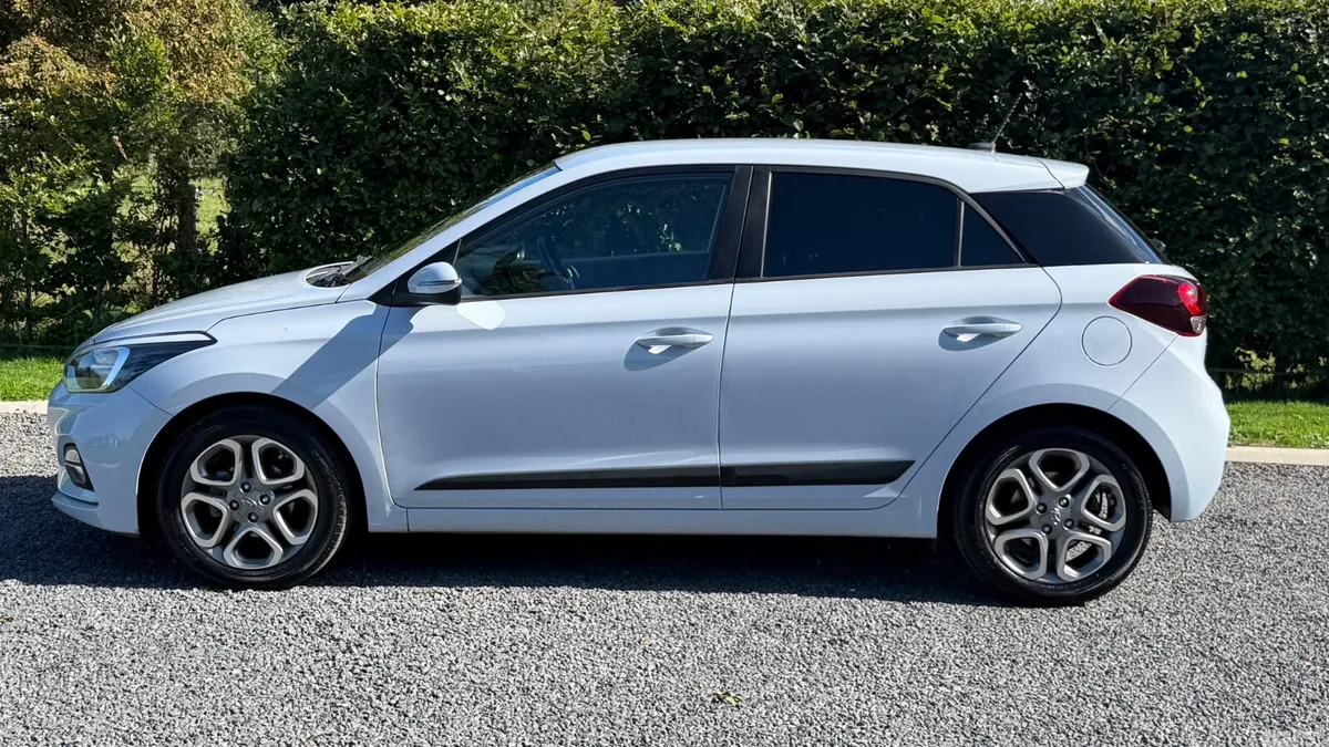 Hyundai i20 Hatchback, Petrol, 2021, Blue