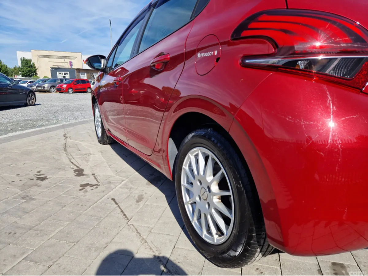 Peugeot 208 Hatchback, Petrol, 2018, Red