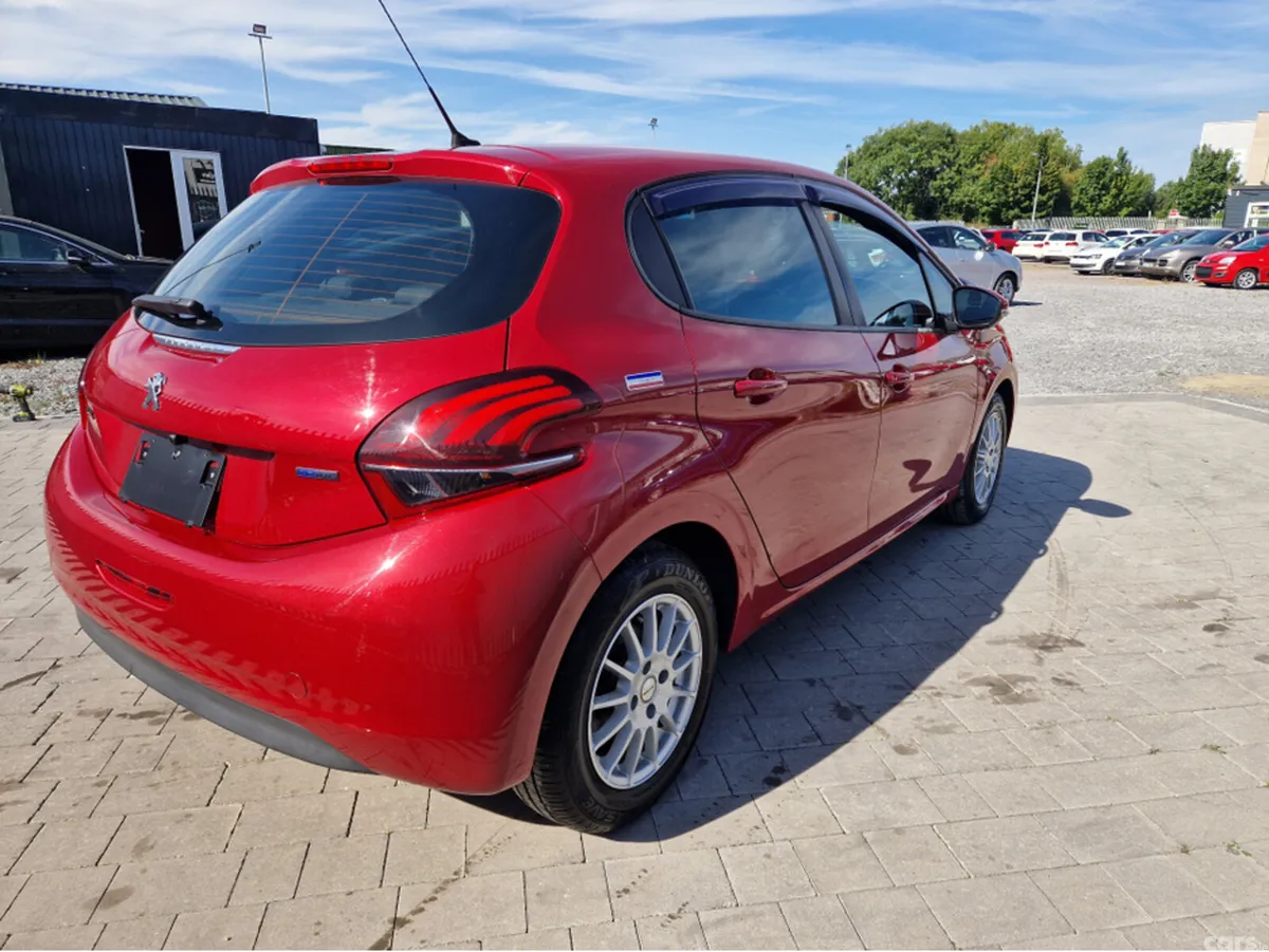 Peugeot 208 Hatchback, Petrol, 2018, Red