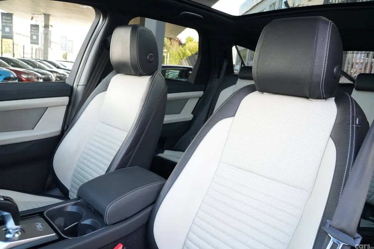 Land Rover Discovery SUV, Petrol Hybrid, 2022, Grey