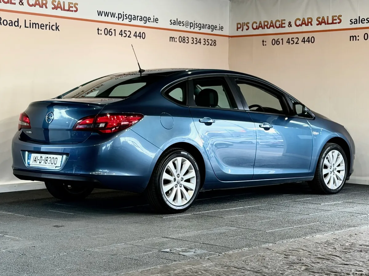 Opel Astra Saloon, Diesel, 2014, Blue