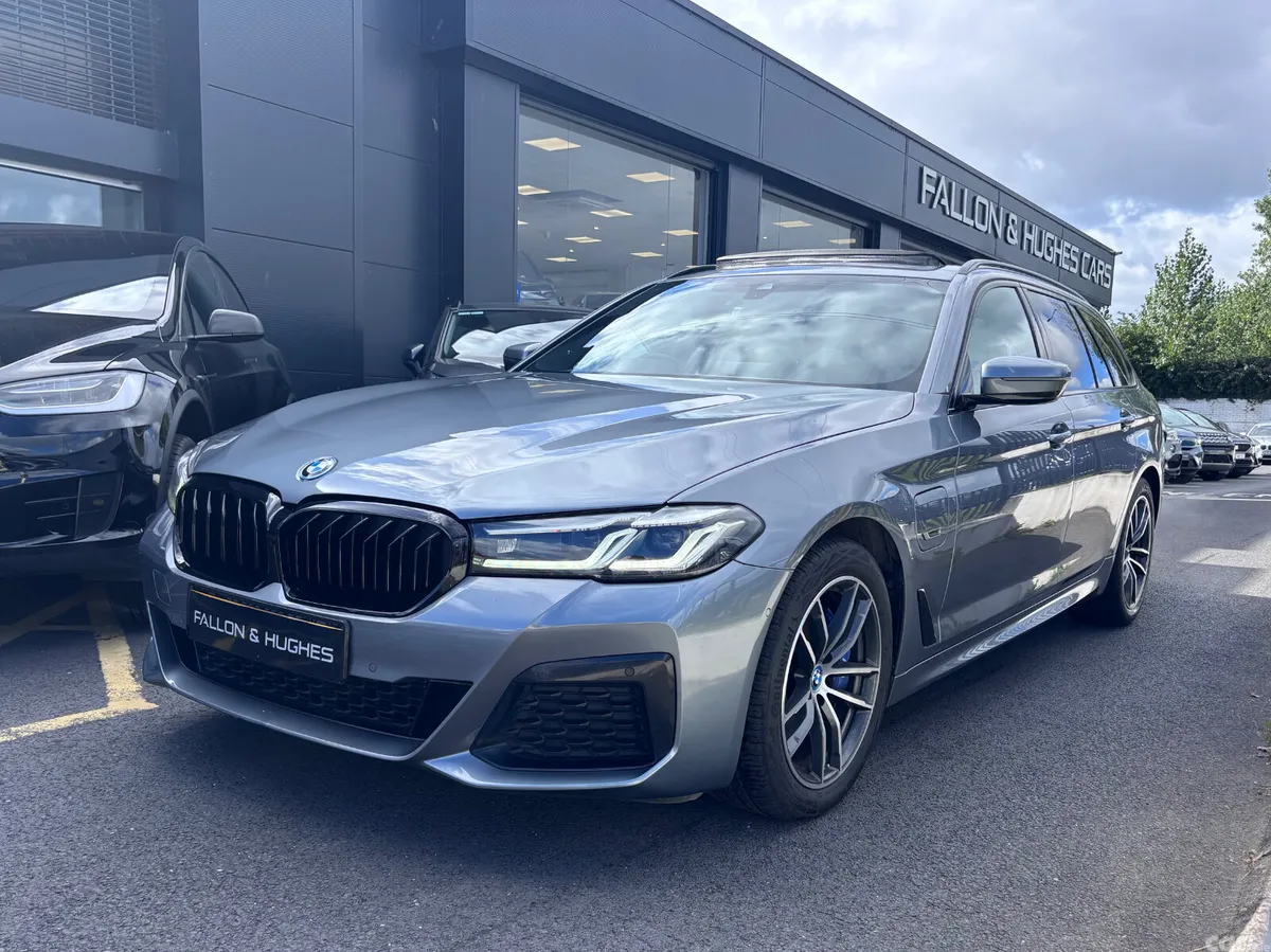 BMW 5-Series Estate, Petrol Plug-in Hybrid, 2022, Blue