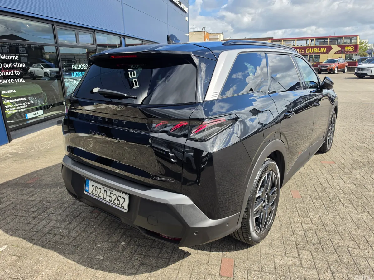Peugeot 5008 MPV, Petrol, 2026, Black