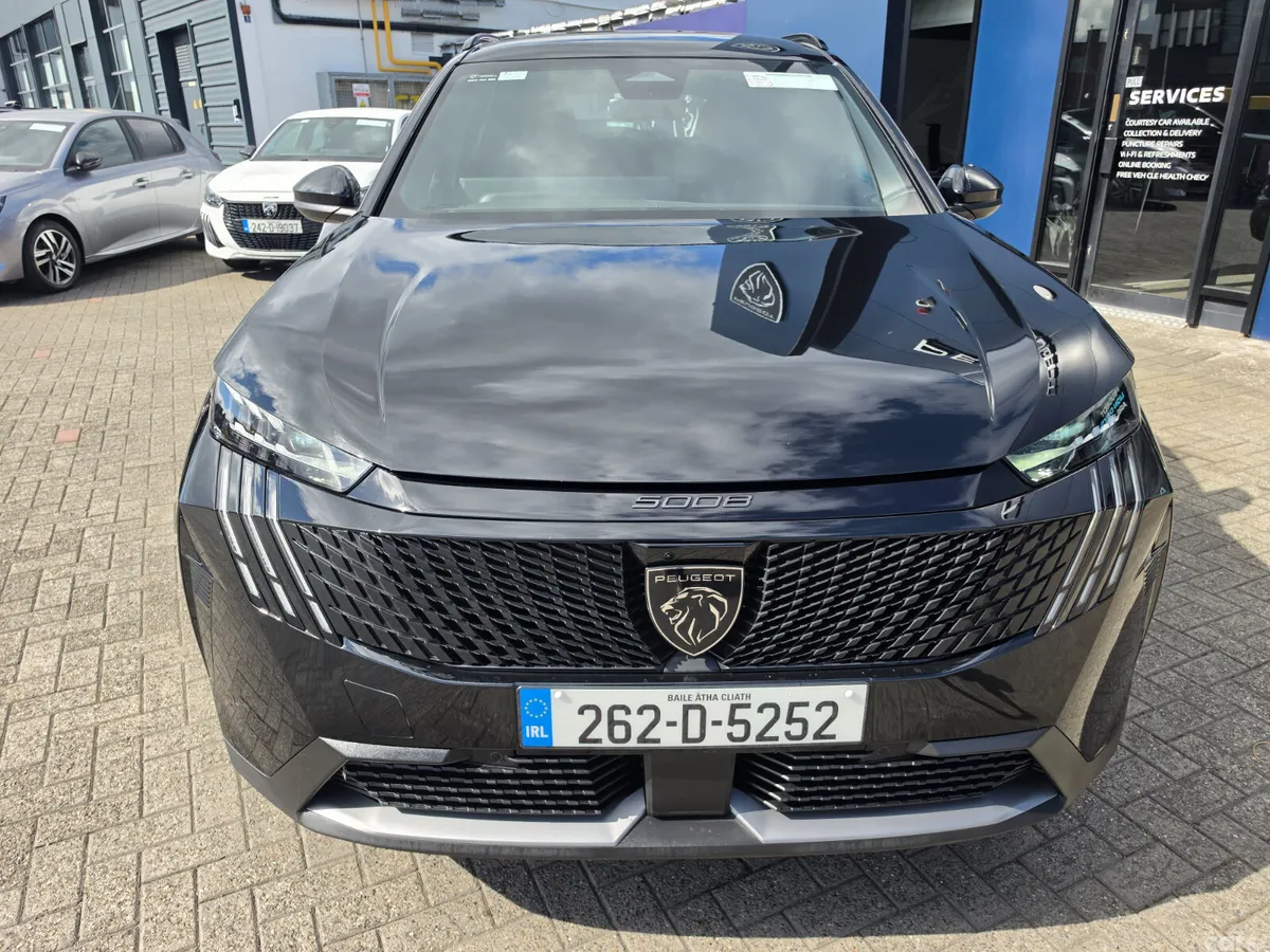 Peugeot 5008 MPV, Petrol, 2026, Black