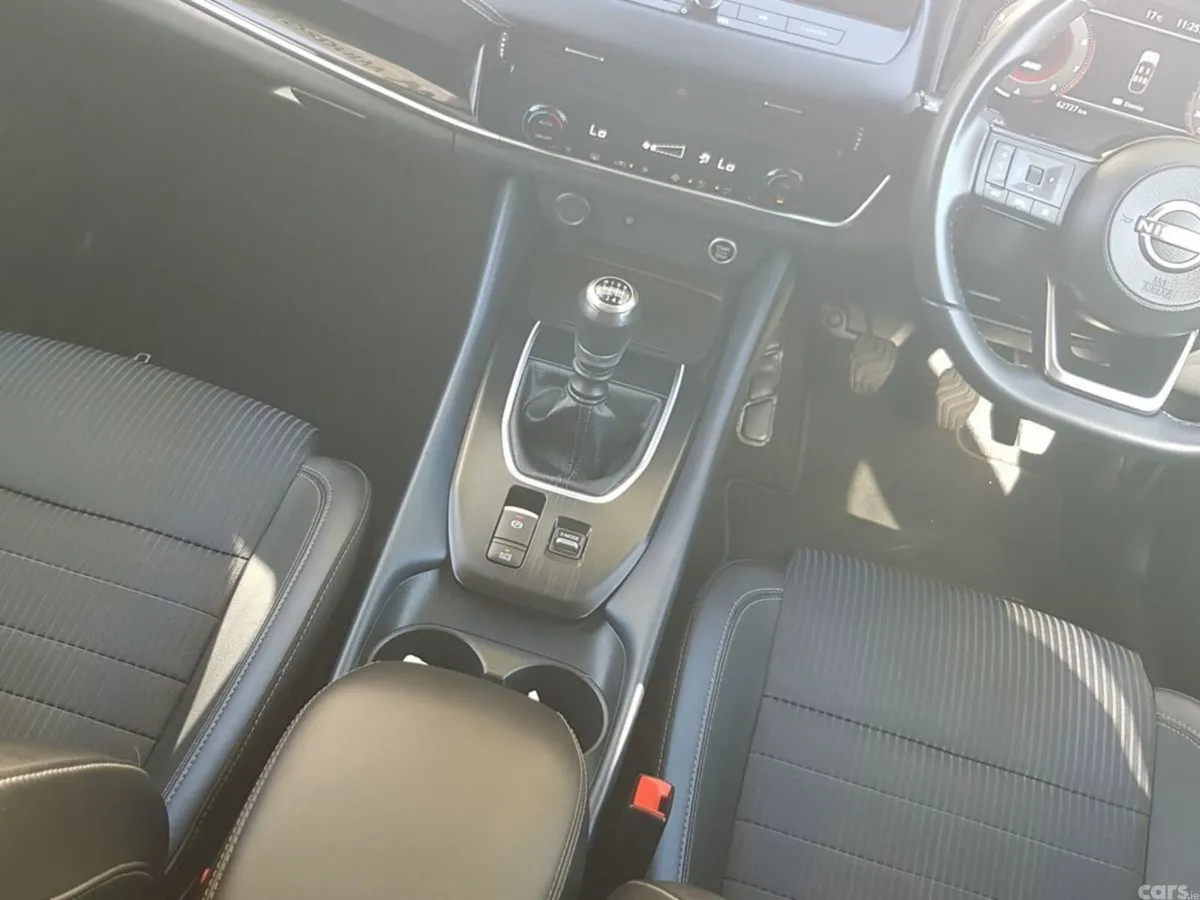 Nissan Qashqai MPV, Petrol, 2023, Red
