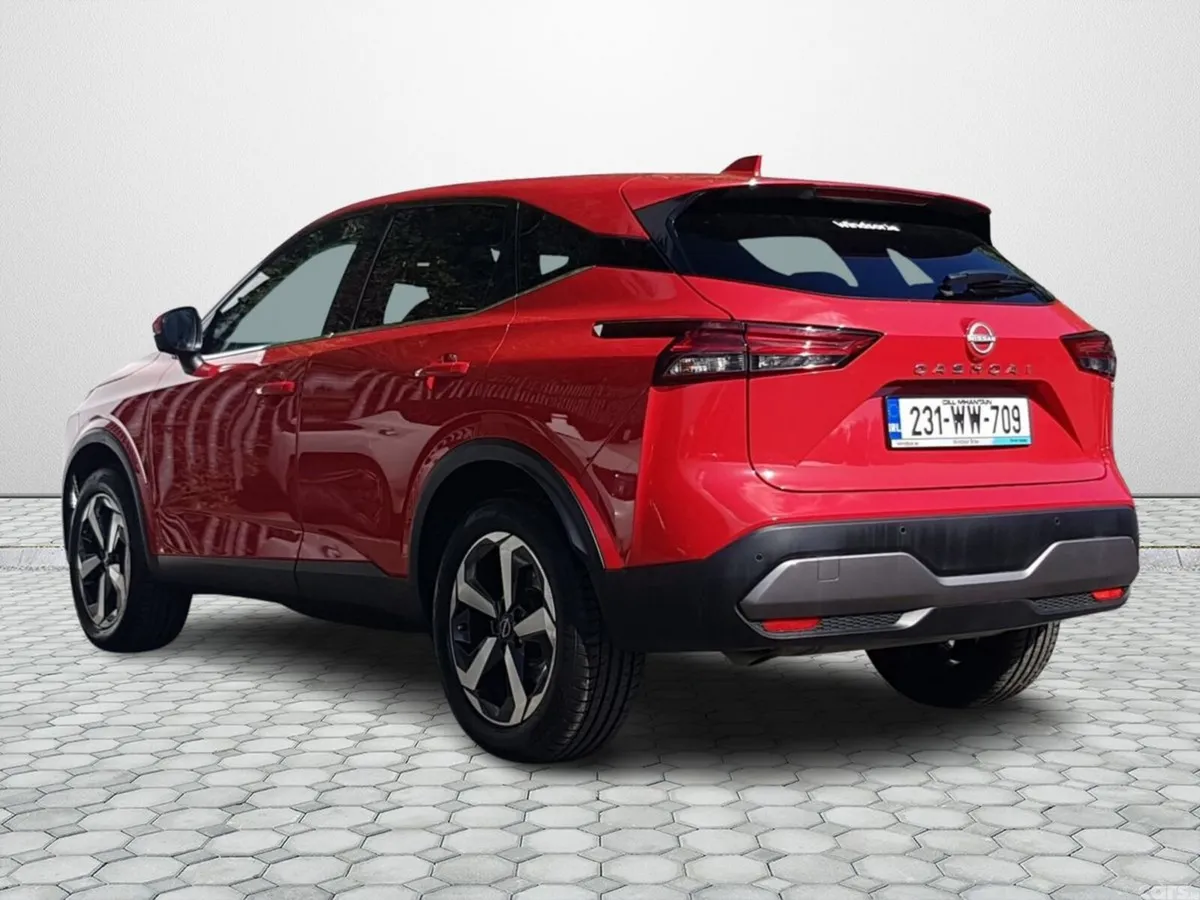 Nissan Qashqai MPV, Petrol, 2023, Red