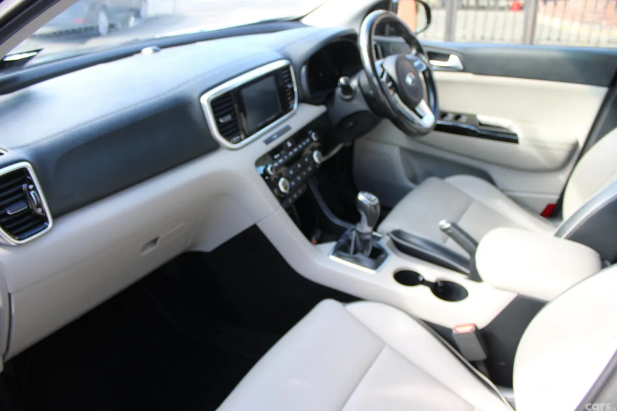 Kia Sportage SUV, Diesel Hybrid, 2020, Black