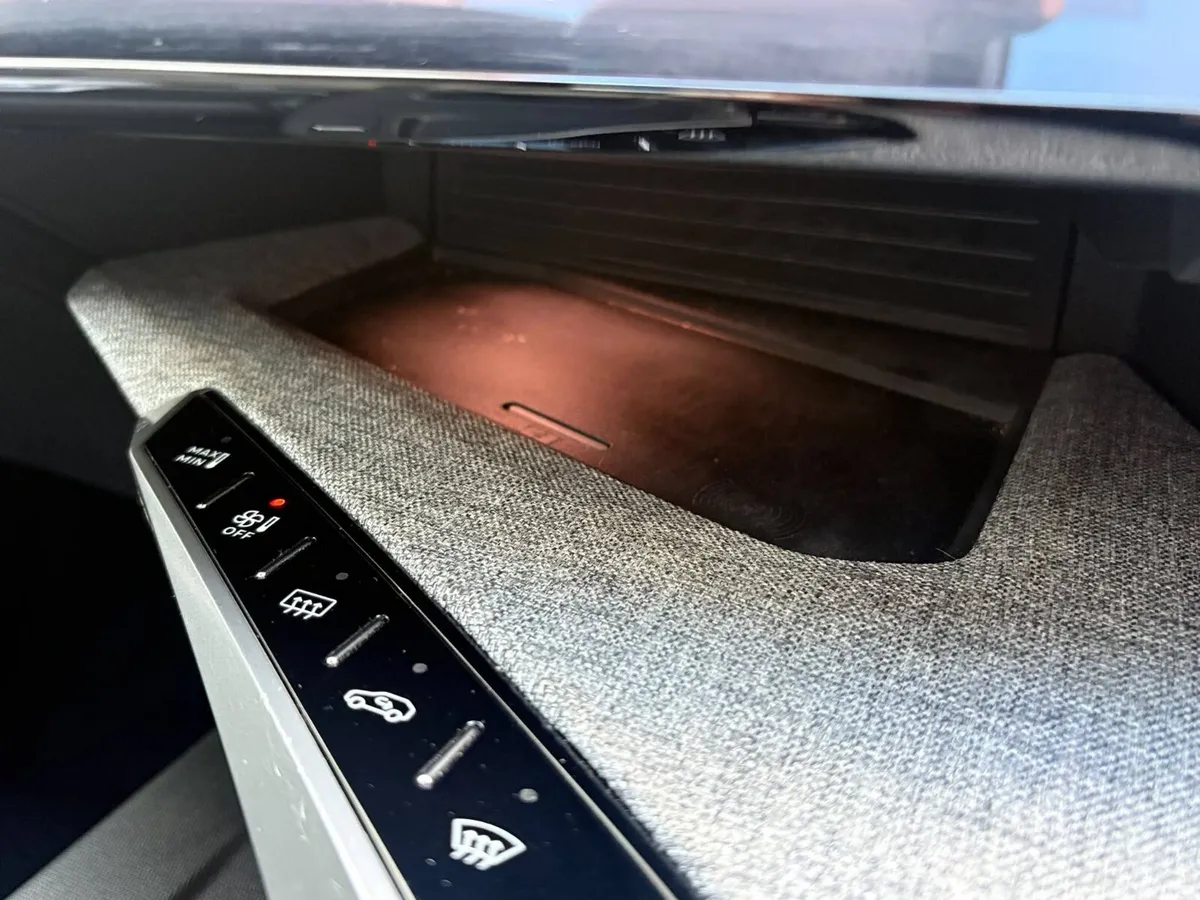 Peugeot 3008 SUV, Electric, 2025, Grey