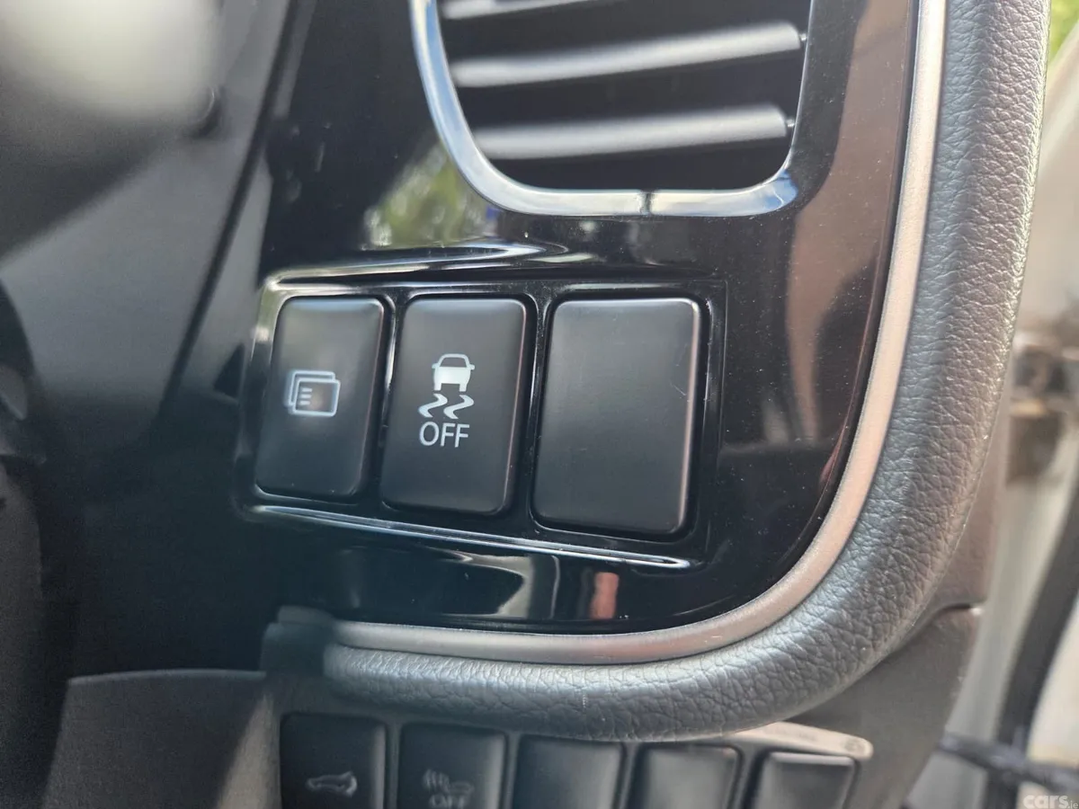 Mitsubishi Outlander SUV, Petrol Plug-in Hybrid, 2016, White