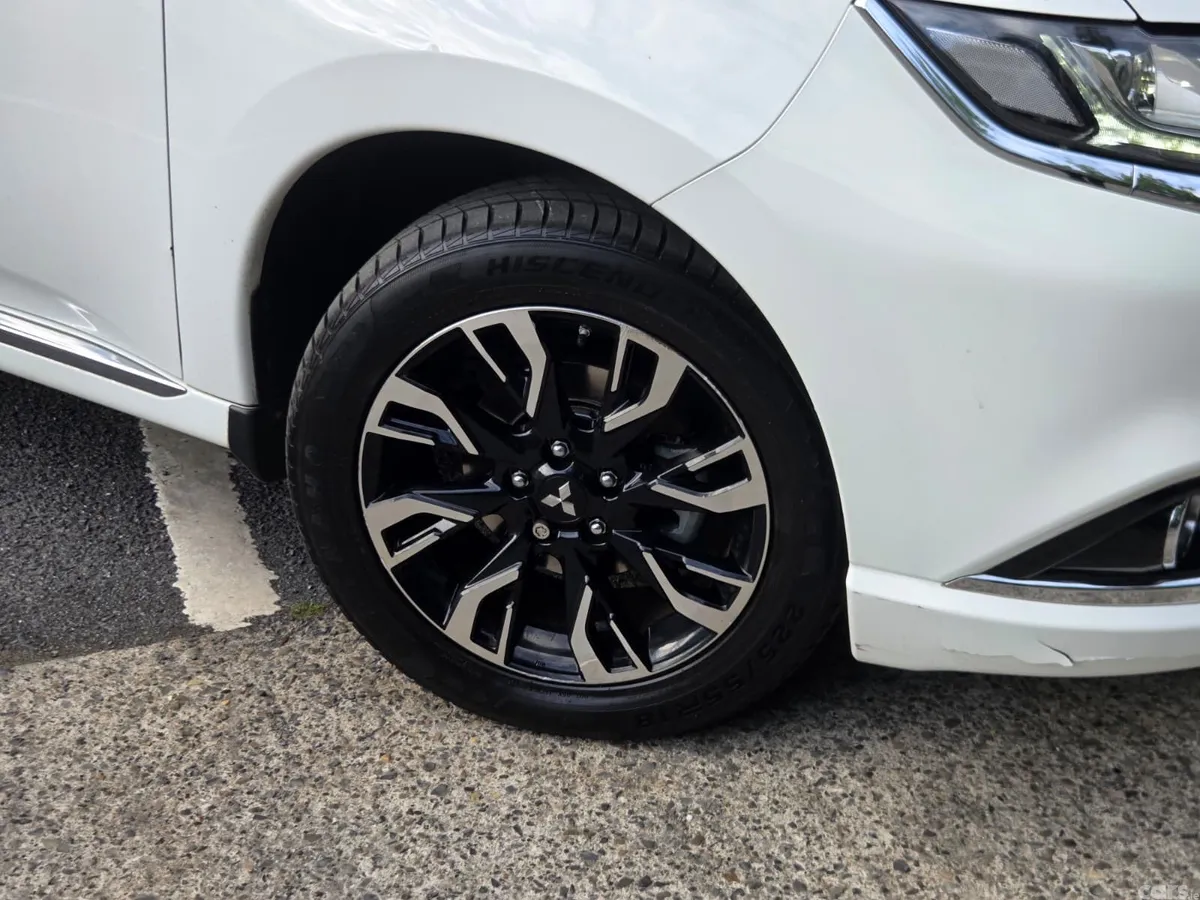 Mitsubishi Outlander SUV, Petrol Plug-in Hybrid, 2016, White
