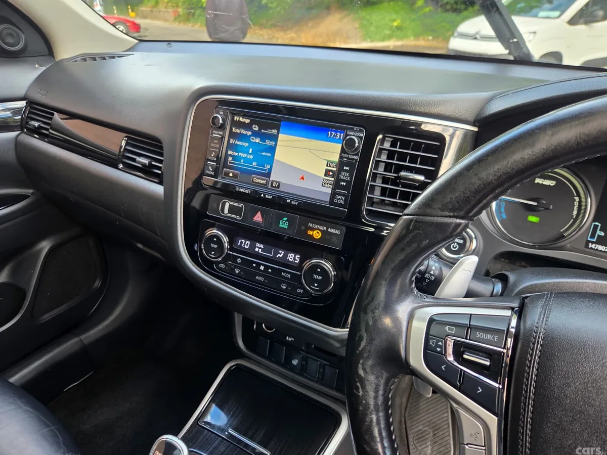 Mitsubishi Outlander SUV, Petrol Plug-in Hybrid, 2016, White