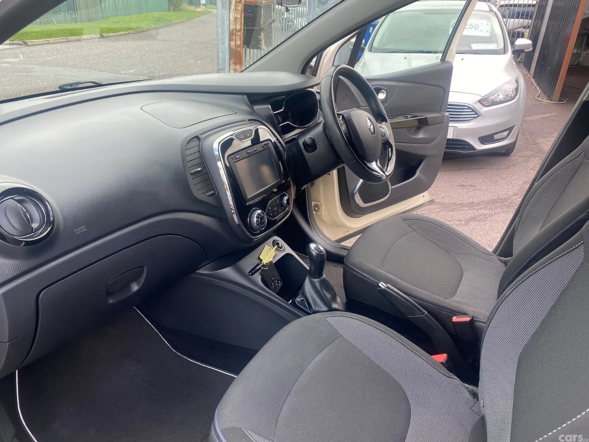 Renault Captur Hatchback, Petrol, 2016, Beige