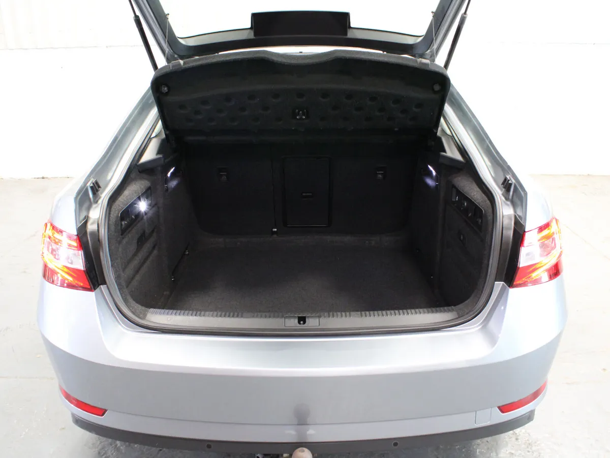 Skoda Superb Saloon, Diesel, 2021, Grey