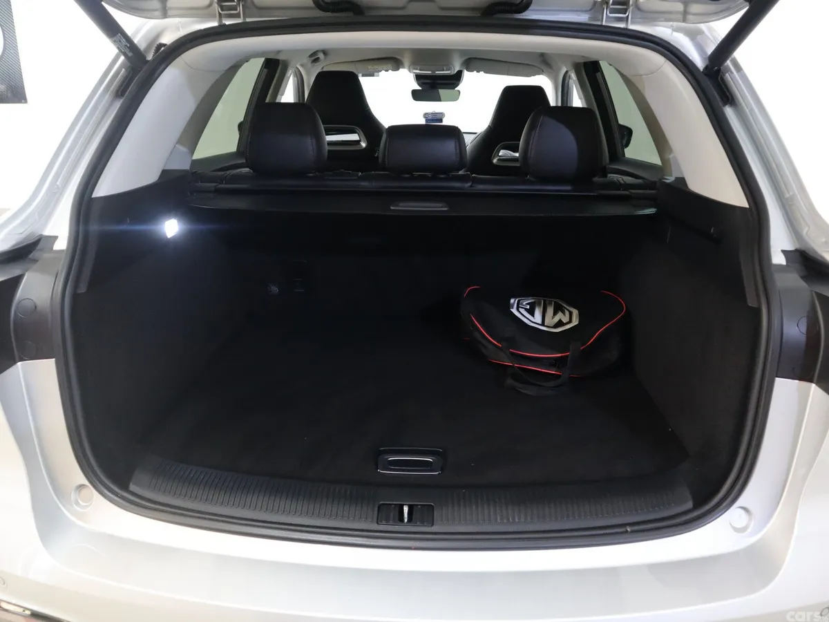 MG HS SUV, Petrol Hybrid, 2024, Silver