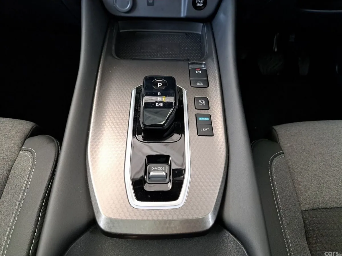 Nissan Qashqai SUV, Petrol Hybrid, 2026, White