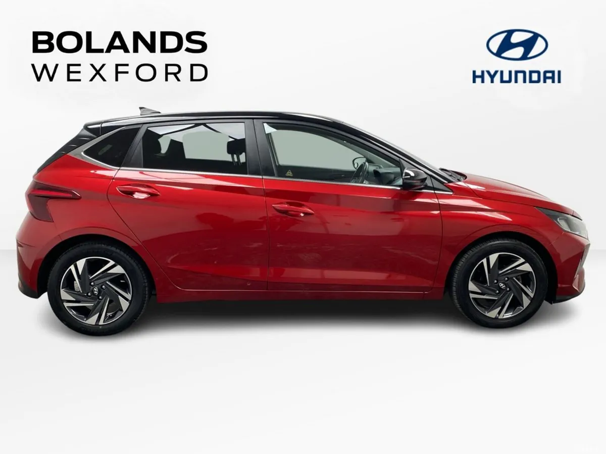Hyundai i20 Hatchback, Petrol, 2022, Red