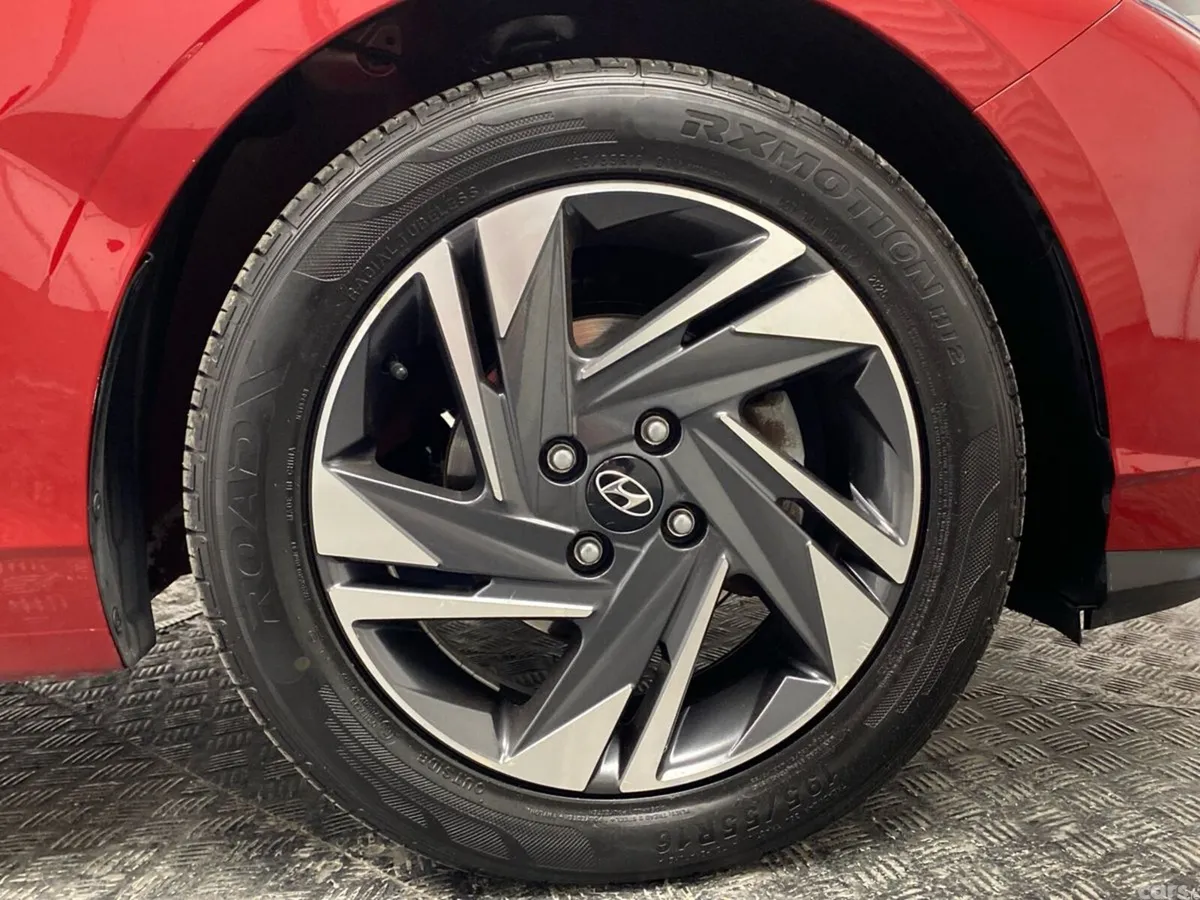 Hyundai i20 Hatchback, Petrol, 2022, Red