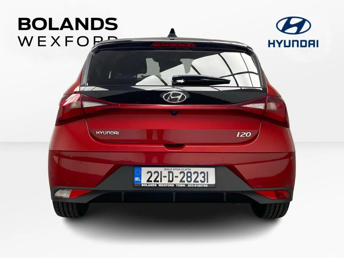 Hyundai i20 Hatchback, Petrol, 2022, Red