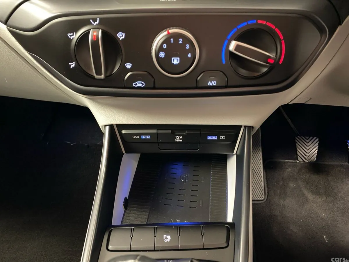 Hyundai i20 Hatchback, Petrol, 2022, Red