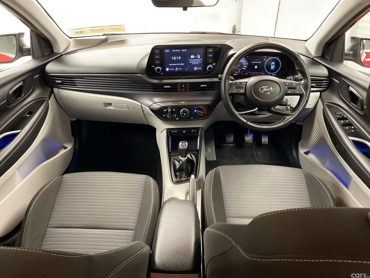 Hyundai i20 Hatchback, Petrol, 2022, Red