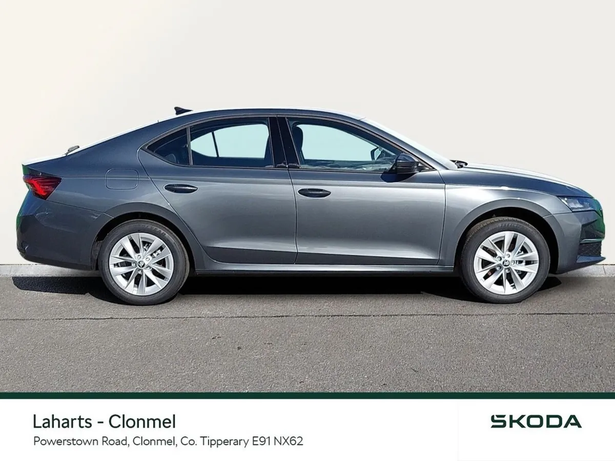 Skoda Octavia Saloon, Petrol, 2026, Grey