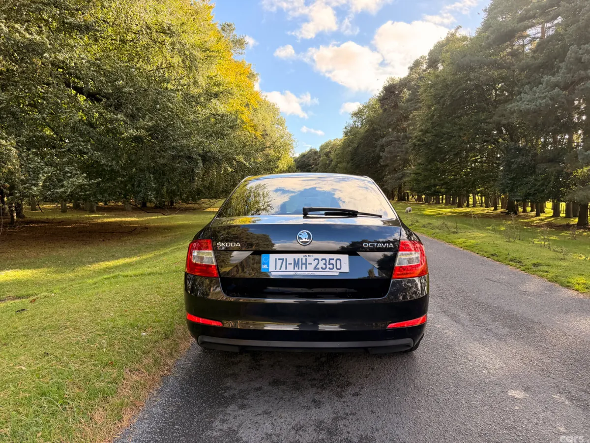 Skoda Octavia Saloon, Diesel, 2017, Black