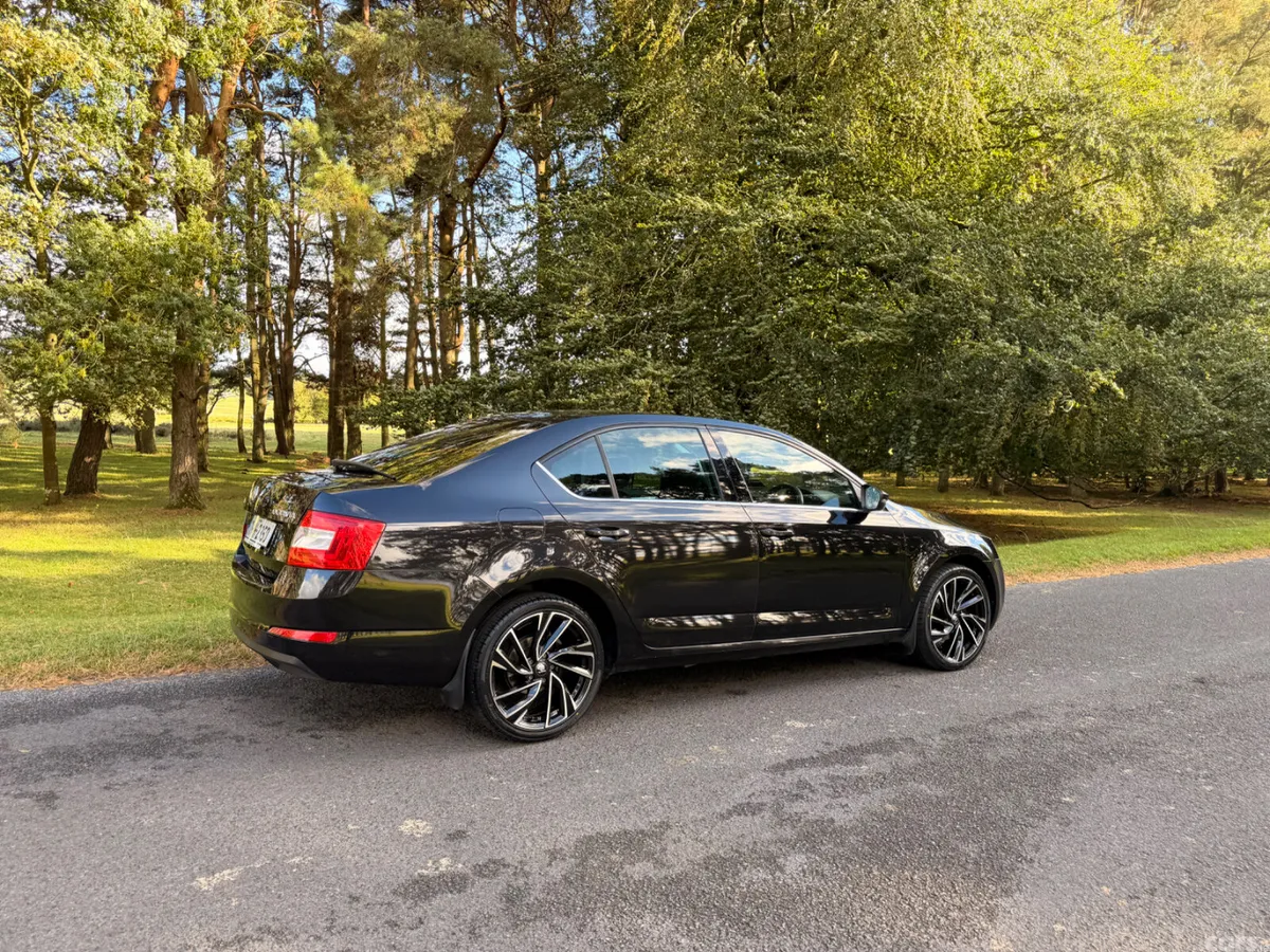 Skoda Octavia Saloon, Diesel, 2017, Black