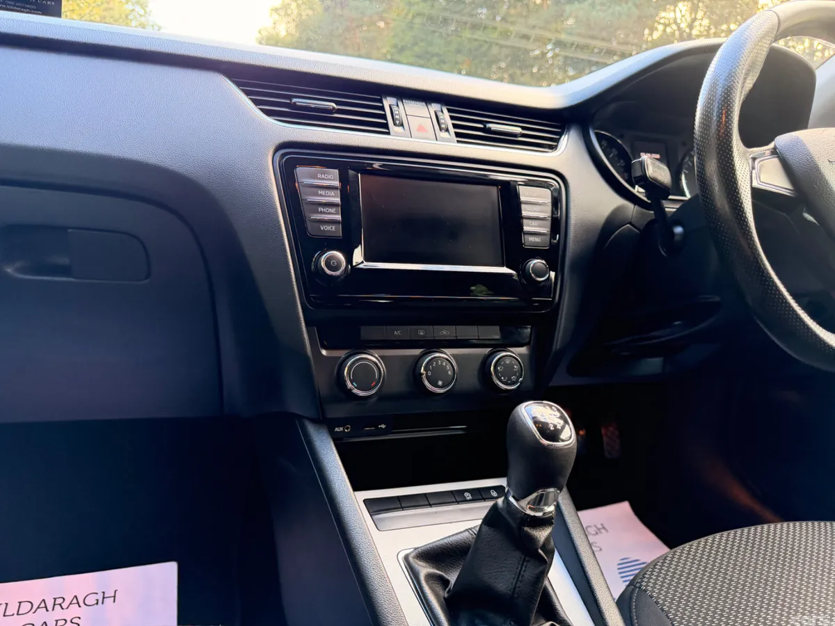 Skoda Octavia Saloon, Diesel, 2017, Black