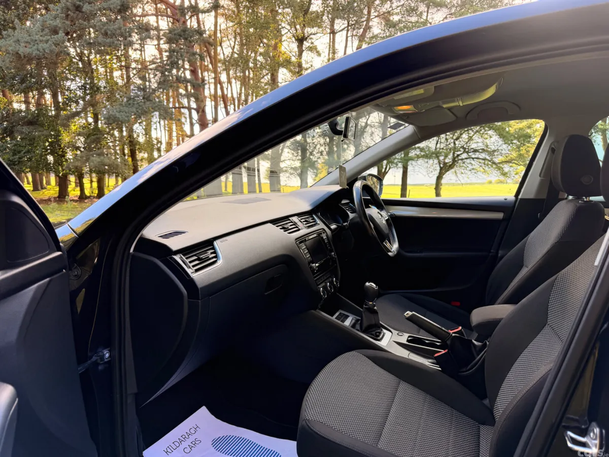 Skoda Octavia Saloon, Diesel, 2017, Black