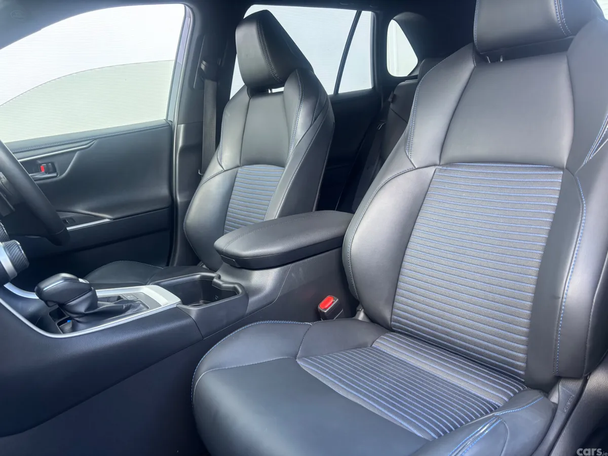 Toyota RAV4 SUV, Petrol Hybrid, 2024, Blue