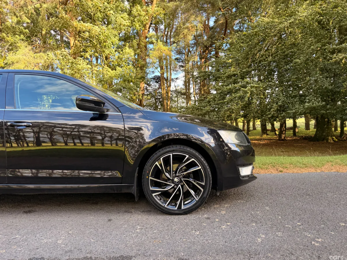 Skoda Octavia Saloon, Diesel, 2017, Black