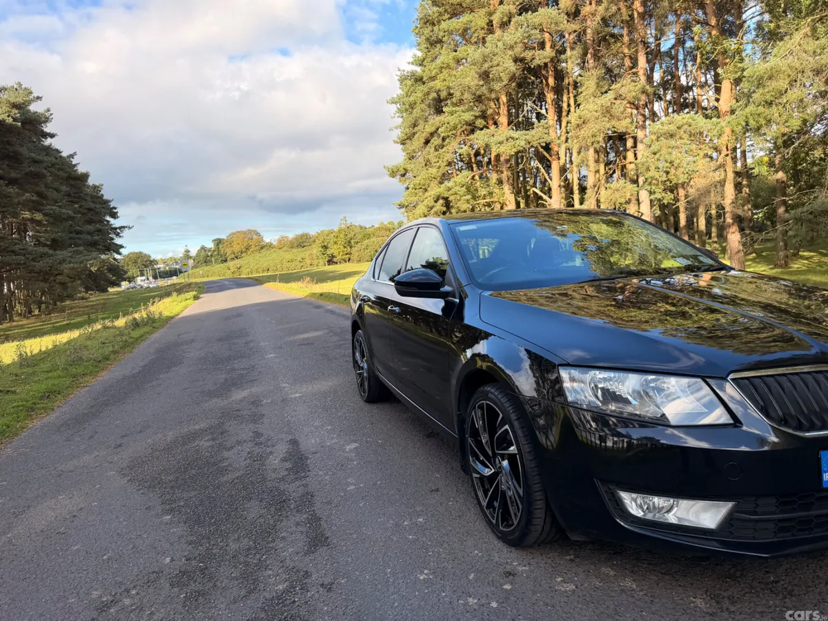 Skoda Octavia Saloon, Diesel, 2017, Black