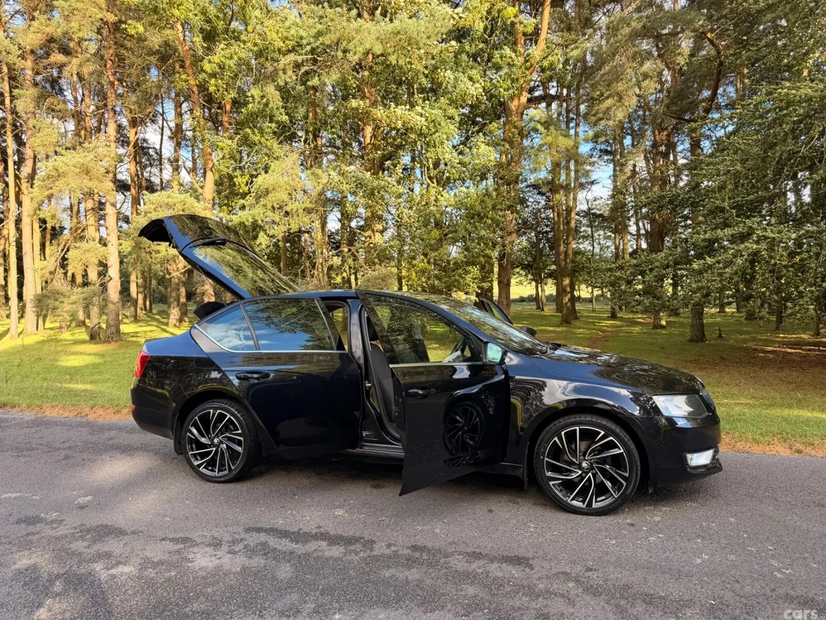 Skoda Octavia Saloon, Diesel, 2017, Black