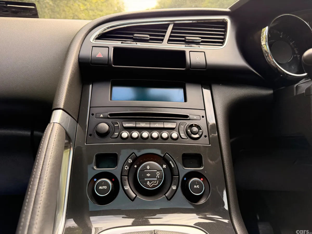Peugeot 3008 SUV, Petrol, 2016, Grey
